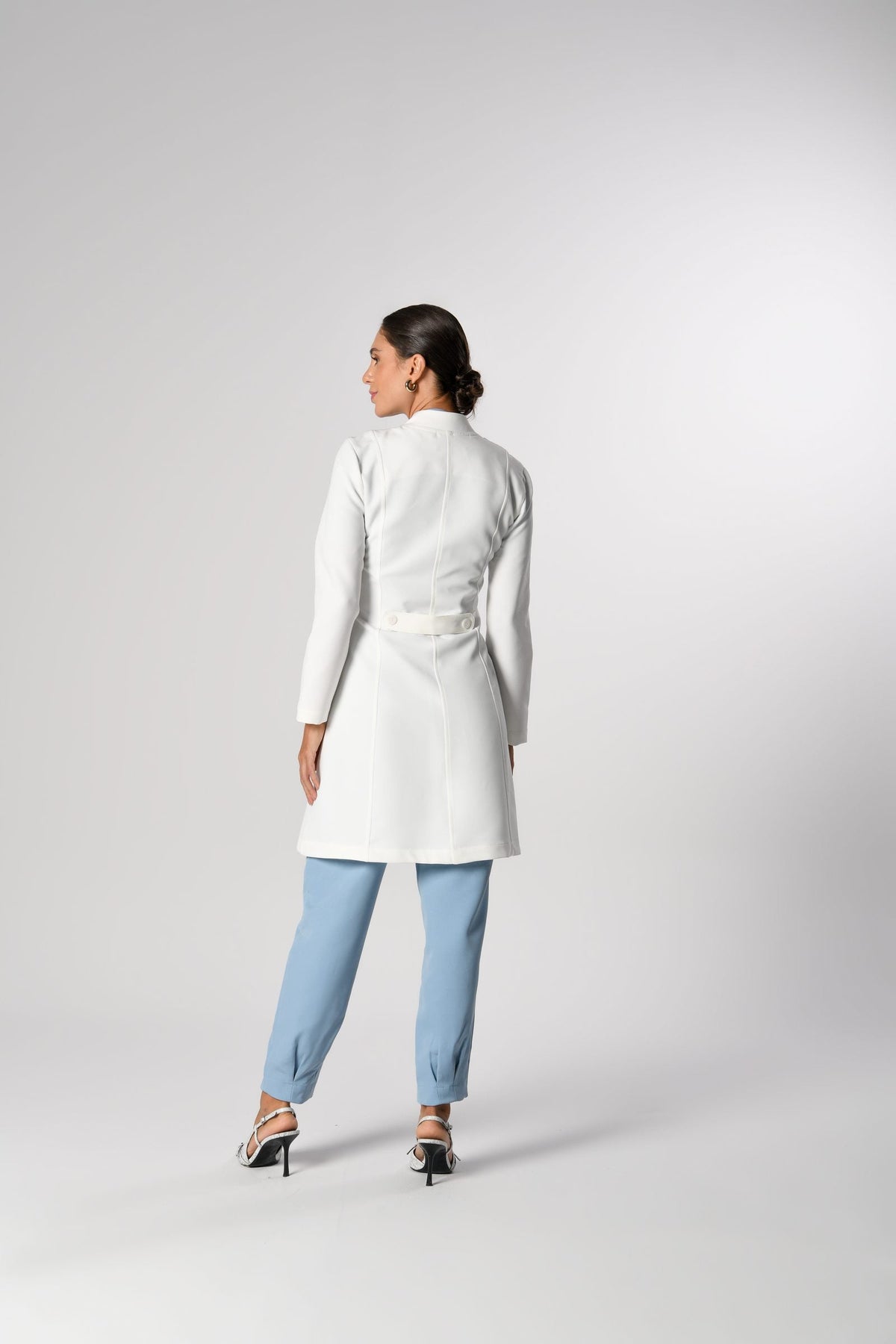 Jaleco Larah Feminino Off White, costas