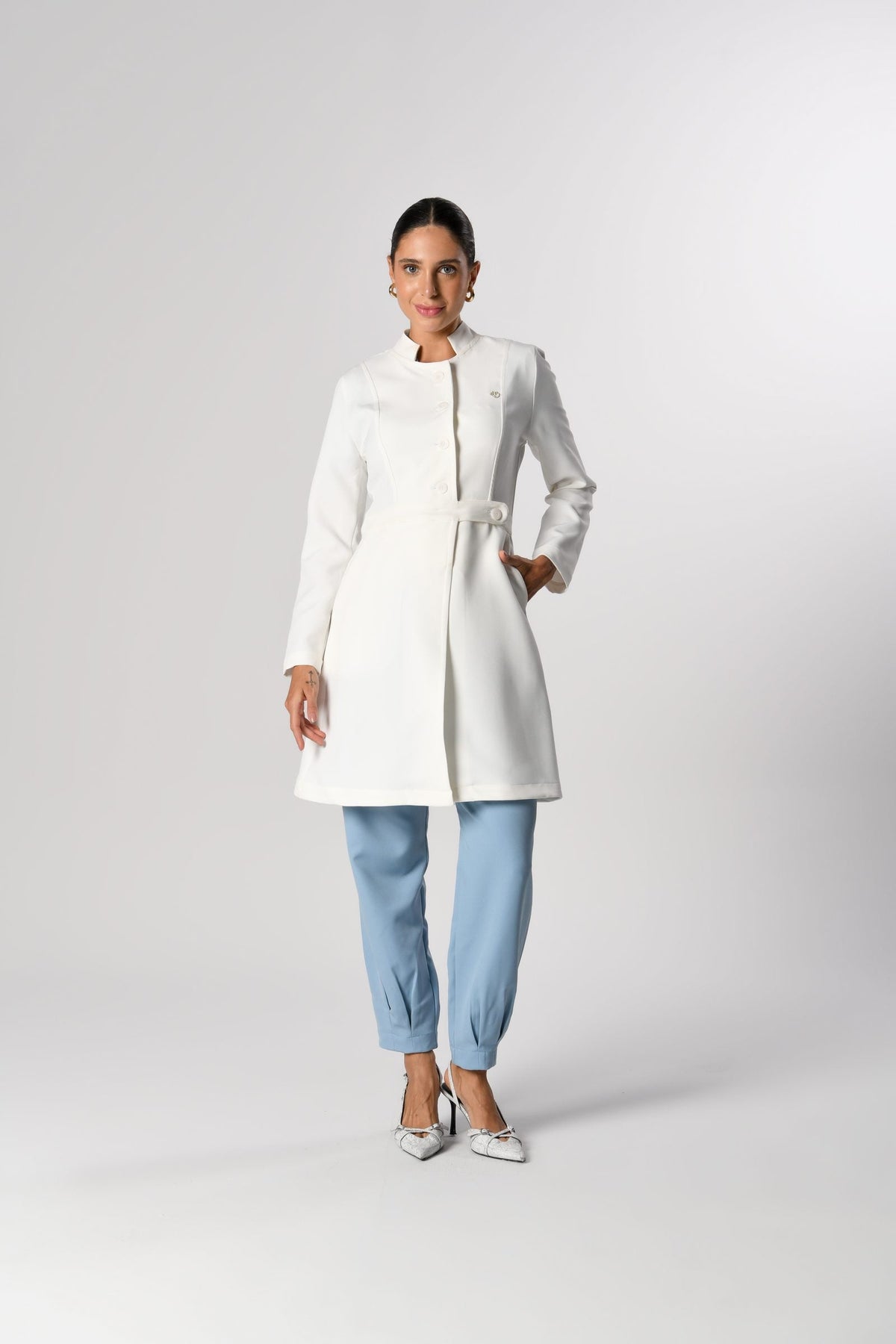 Jaleco Larah Feminino Off White, frente