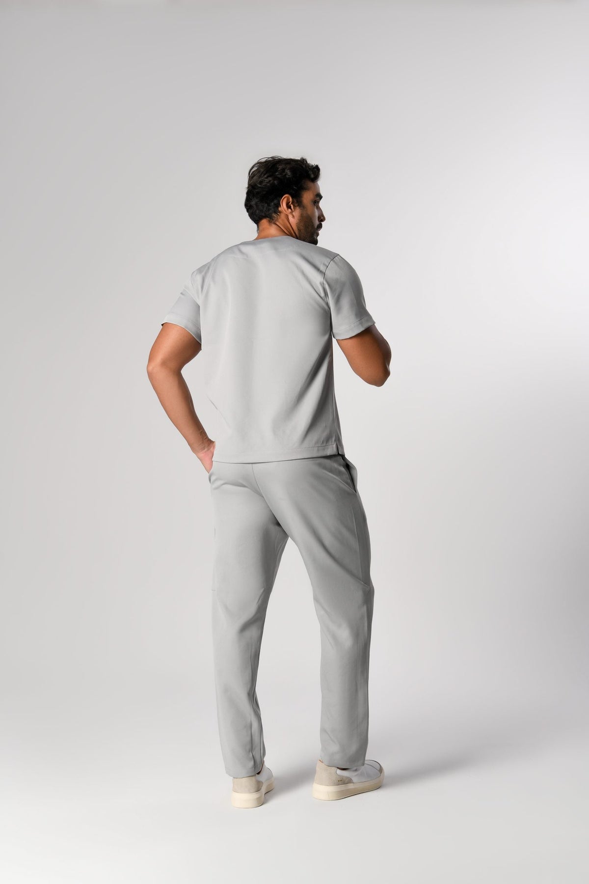 Scrub Basic Masculino Cinza, costas