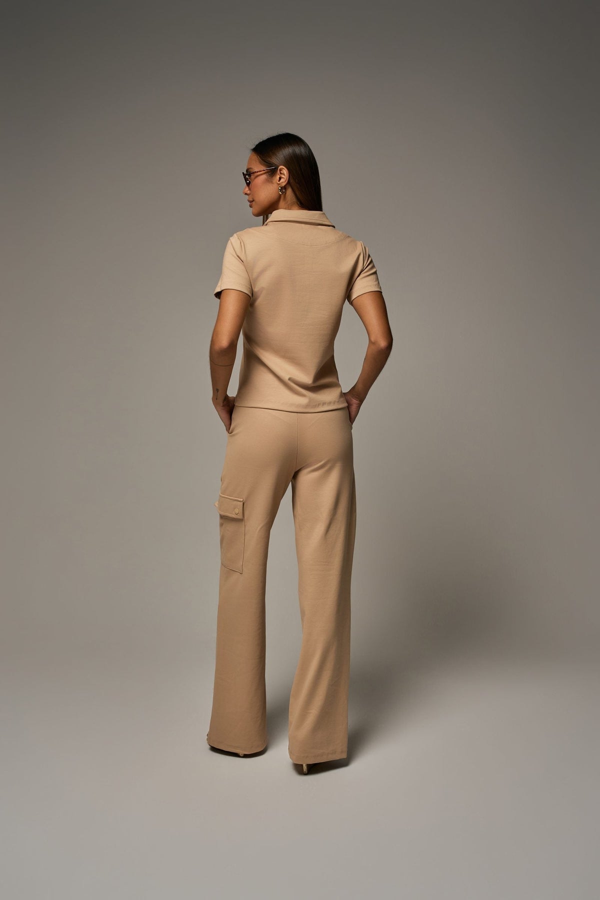 Scrub Tech Feminino Bege, costas