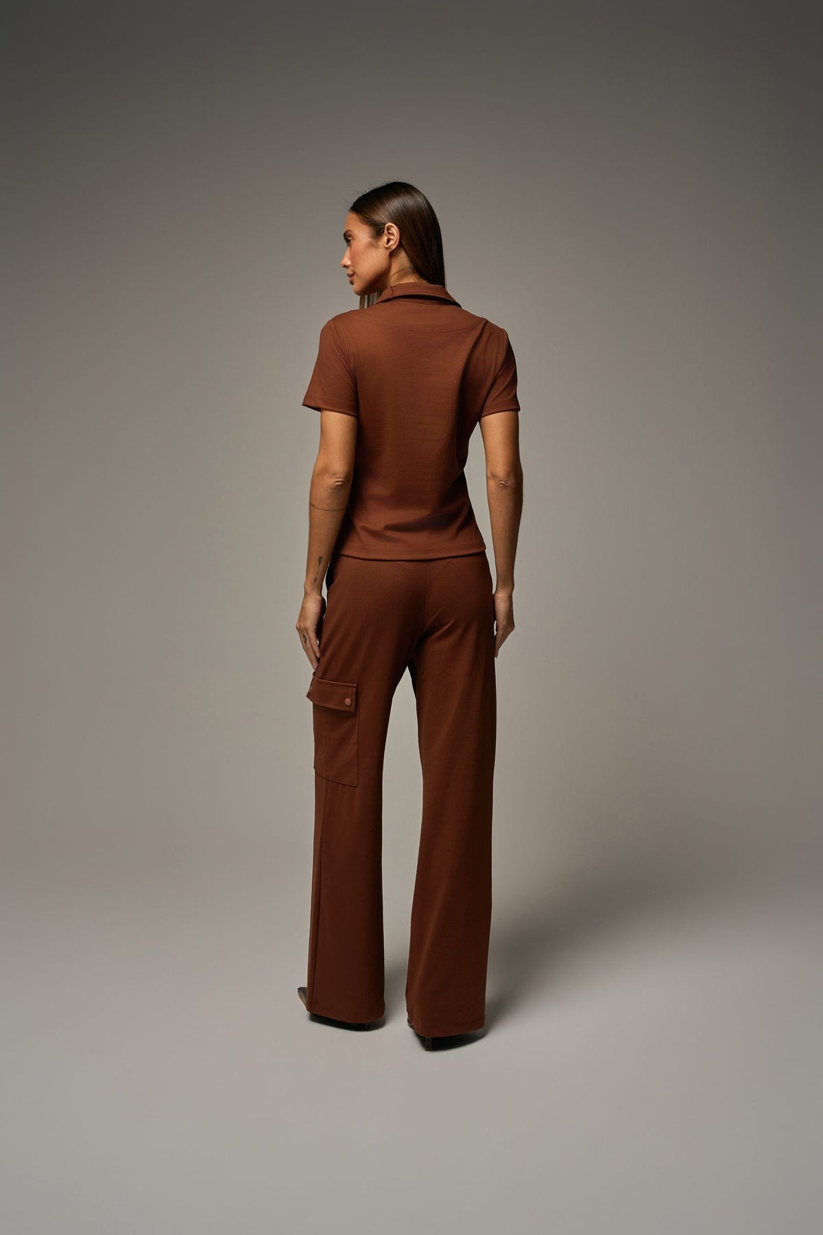 Scrub Tech Feminino Marrom, costas